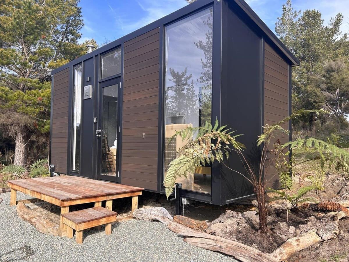 Ruru Tiny House By Tiny Away Villa Rangihaeata ภายนอก รูปภาพ
