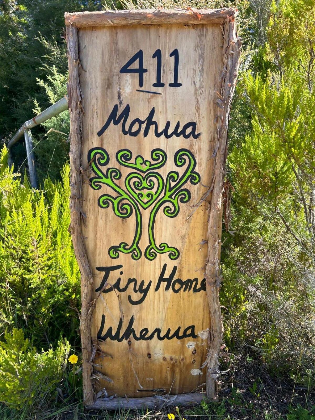 Ruru Tiny House By Tiny Away Villa Rangihaeata ภายนอก รูปภาพ